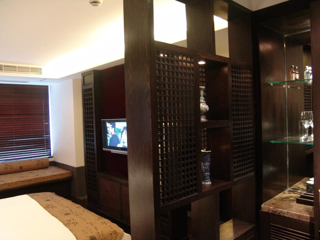 Baolong Homelike Hotel - Henglong Hotel Jingan Exteriör bild