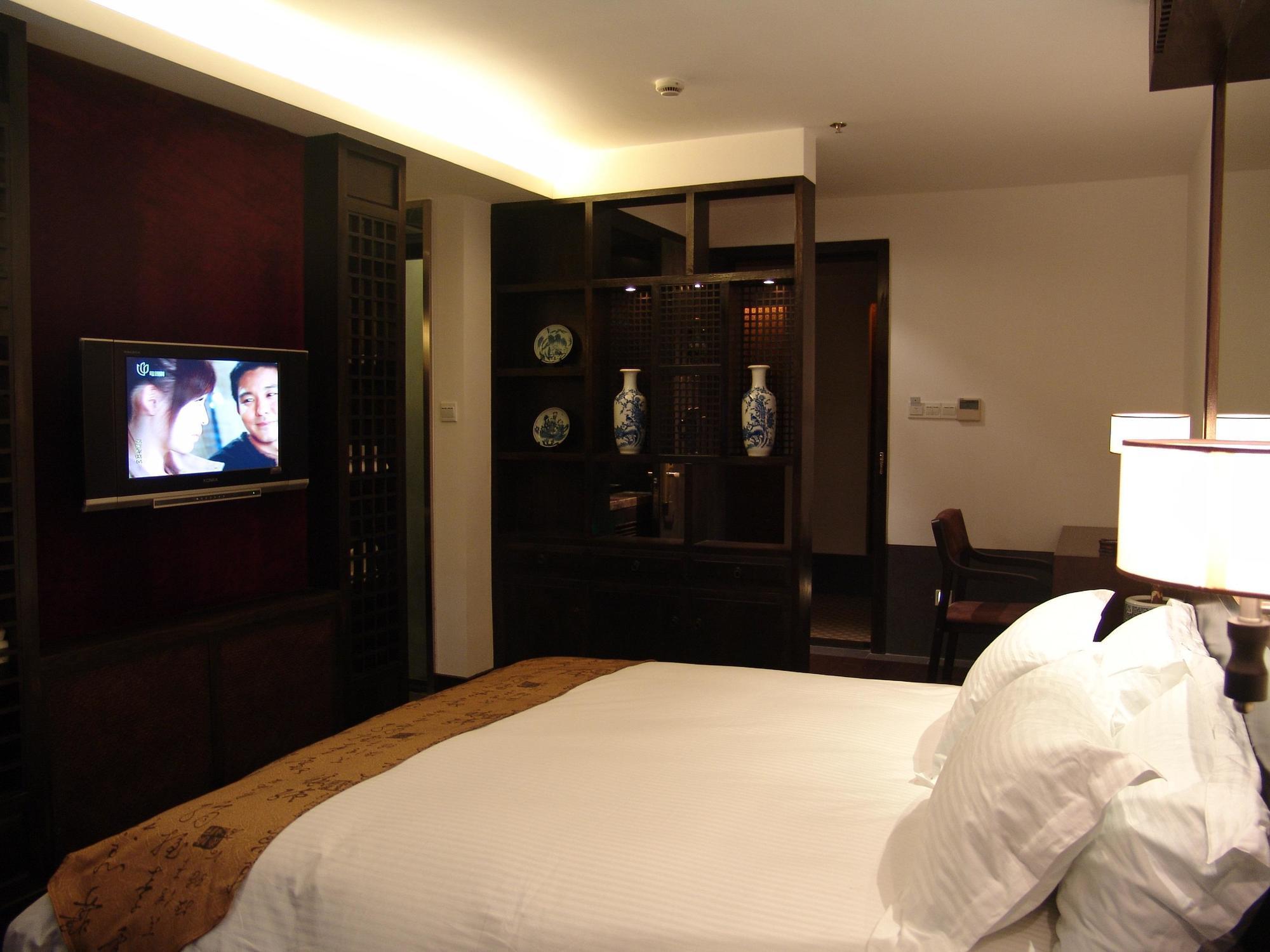 Baolong Homelike Hotel - Henglong Hotel Jingan Exteriör bild